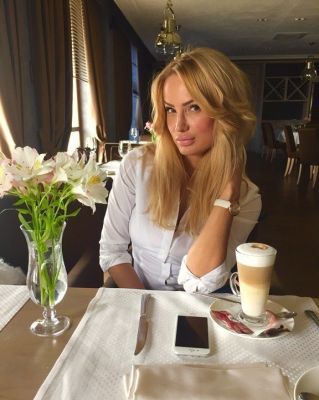 Эскортница Женевьева (вес: 50 кг) с большой грудью