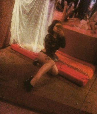 Натали (инди), фото шлюхи