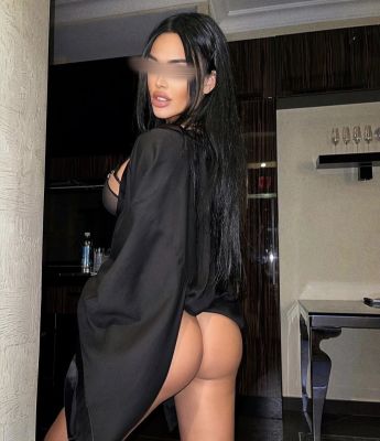 Эскортница Ульяна (вес: 71 кг) с большой грудью