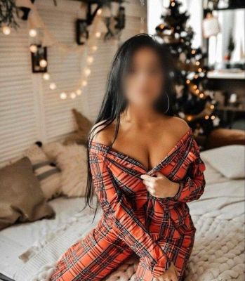 Настя предлагает массаж простаты страпоном, недорого